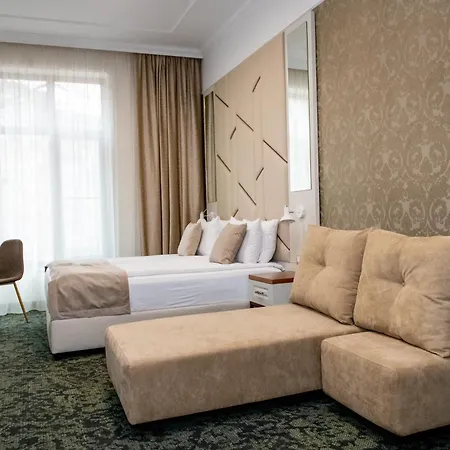 Agora Boutique
