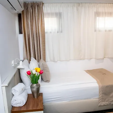 Hotel Agora Boutique 3*