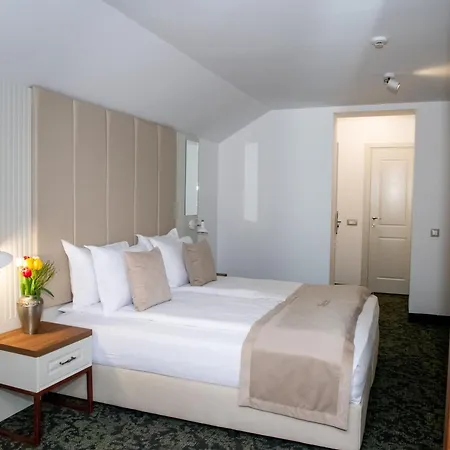 Agora Boutique Sofie